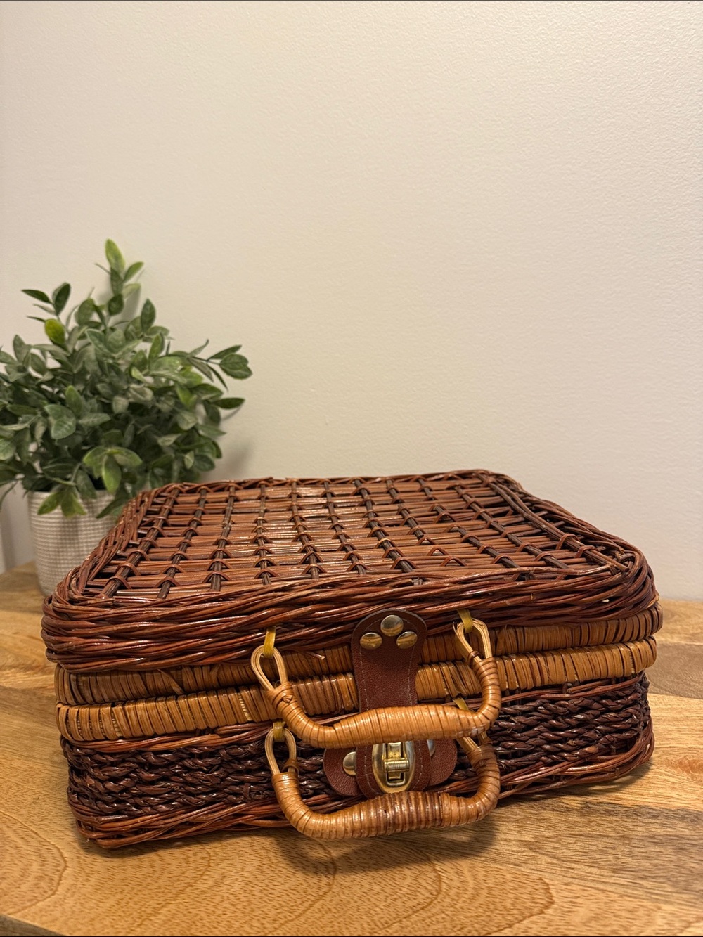 Woven Rattan Picnic Basket Handbag - Brown